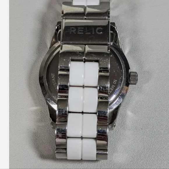 Relic Pearlized Dial White Bezel Round Silver Tone Case Link Bracelet Band Watch - Picture 3 of 5